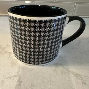 Tara Reed Designs  houndstooth large mug black and‎ white